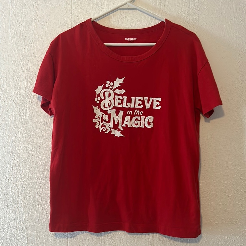 “The easy tee” red holiday old navy